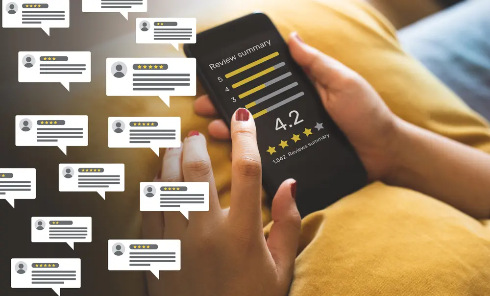 Consumer,Reviews,Concepts,With,Bubble,People,Review,Comments,And,Smartphone.